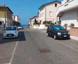 Camere a 100 metri da mare piano terra giardino