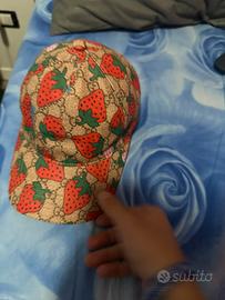 Cappello gucci fragole