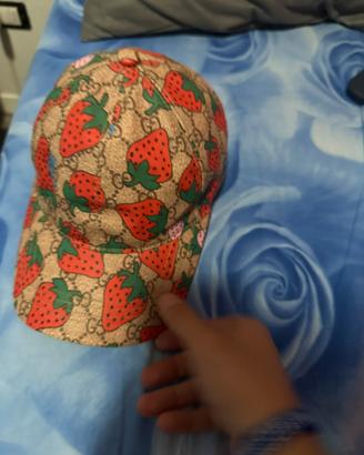 Cappello gucci fragole