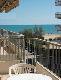 Frontemare/piscina/vista lato-mare/5-6pax/1 camera