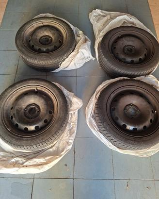 Pneumatici con cerchi  185 55 R15