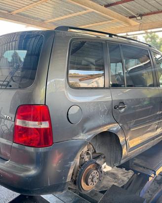 Ricambi Volkswagen Touran 2006 1.9 105 cv bkc 6 ma