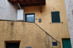 Casa in collina sopra Massa