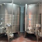 Vinificatore in Acciaio da Hl. 100,00 su gambe