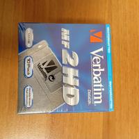 Audiocassette Floppy disk e VHS vergini