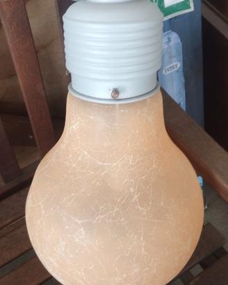 Lampadario a forma di lampadina