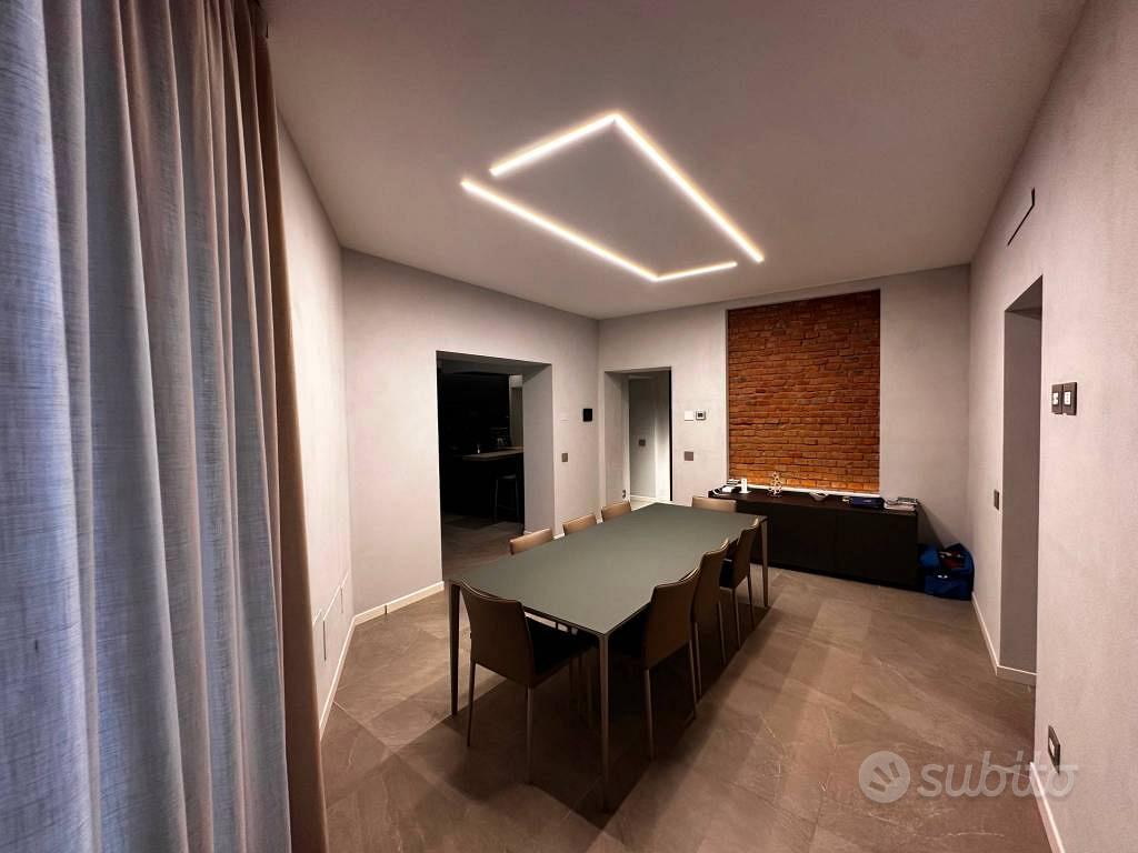 Appartamento di 221 m² con più di 5 locali e box a - Altro