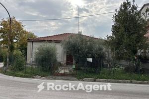 CASA SINGOLA CON GIARDINO