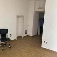 Monolocale uso ufficio con posto auto