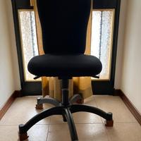 Sedia ufficio con sottopiedi in legno