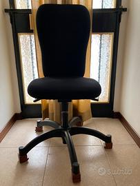 Sedia ufficio con sottopiedi in legno