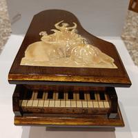 Pianoforte porta gioie con decoupage 