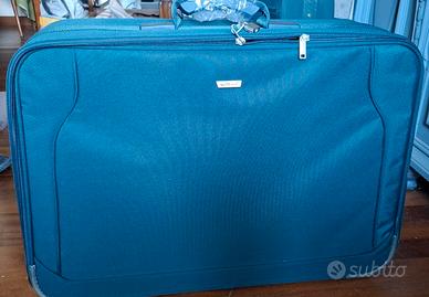 2 valigie da viaggio e un beauty