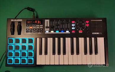 Tastiera Midi M audio Code con  tasti pesati e pad