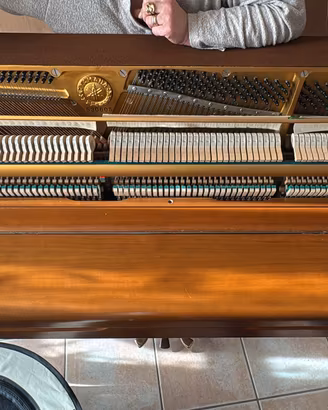 Pianoforte verticale Yamaha 