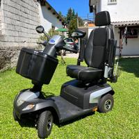 Scooter a batteria quattro ruote