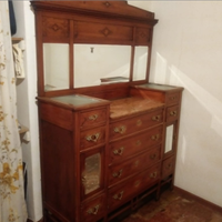 Comò antico in legno