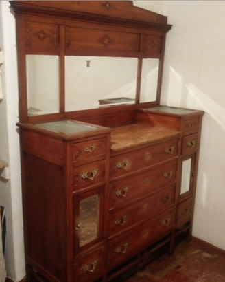 Comò antico in legno