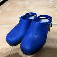 Scarpe sanitarie.