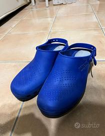 Scarpe sanitarie.