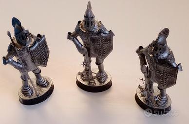 Statuetta di soldato con armatura medievale 3 pezz