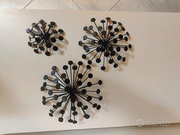 Decorazioni in metallo da parete.