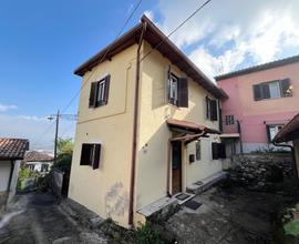 Artena: palazzina cielo terra con cantina