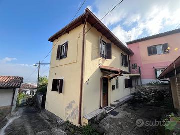 Artena: palazzina cielo terra con cantina