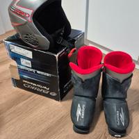 scarponi e casco sci