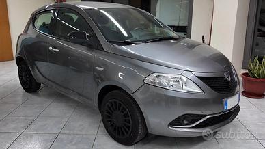 Lancia Ypsilon 1.0 FireFly 5 porte S&S Hybrid Silv
