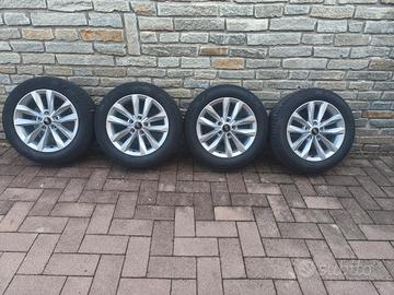 cerchi in lega con pneumatici 