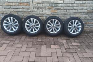 cerchi in lega con pneumatici 