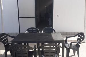 Casa con ampio giardino