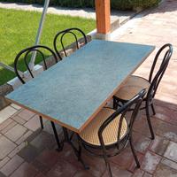 Tavolo e sedie bistrot