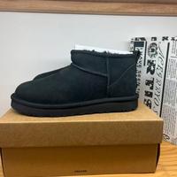 Stivali da neve UGG Classic Super Mini neri/37