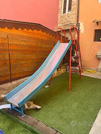 Scivolo con robusta struttura in ferro