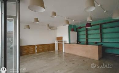 Negozio con WC e Magazzino