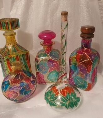 Cinque vasetti in vetro colorati