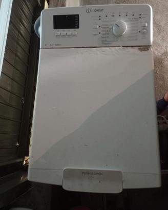 Lavatrice Indesit carica dall' alto 6kg