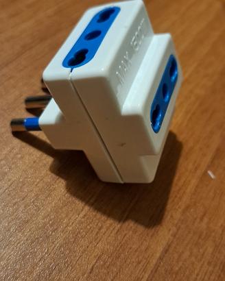 Adattatore elettrico triplo tipo L