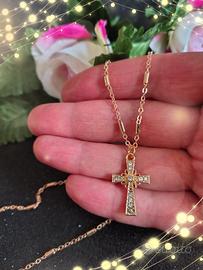 Catenina in acciaio con croce in strass