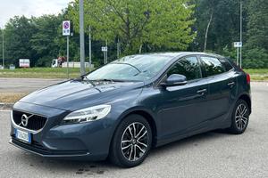 Volvo V40 D2 Geartronic R-Design | Navi LED PDC Cr
