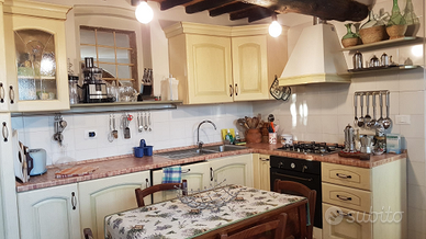 Casa con piscina biliardo e camino