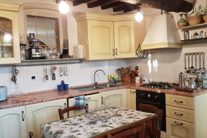 Casa con piscina biliardo e camino