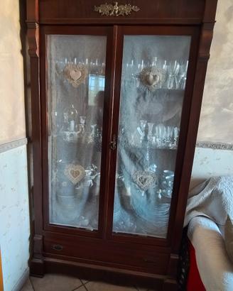 Vetrinetta antica con vetri decorati