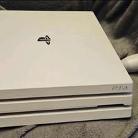 PS4 Pro 1TB Bianca, Come Nuova + 2 Control