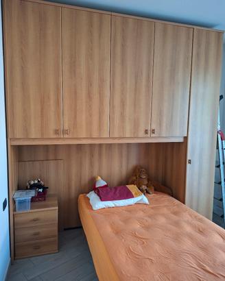 armadio cameretta con comodino