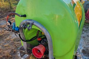 Botte da diserbo marca Oma da 400 litri