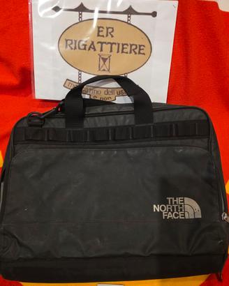 ER-STOCK-199 # BORSA THE NORTH FACE NERA APERTA 46