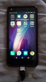 Detengo un telefonino Honor 4  GB 32 GB